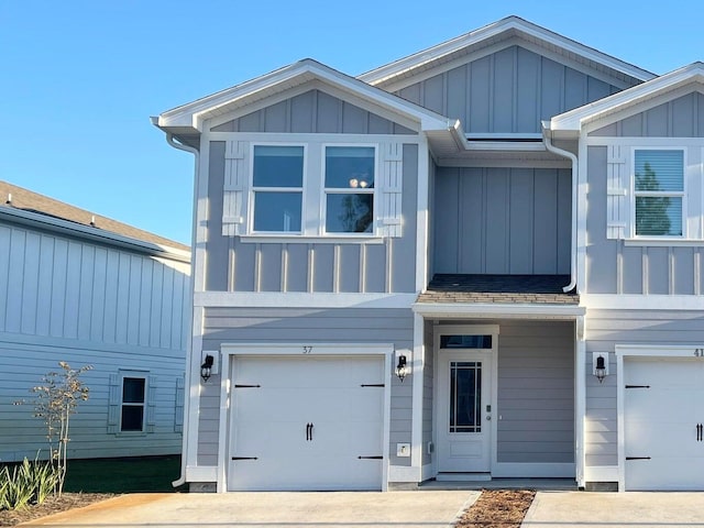 view of front facade featuring a garage