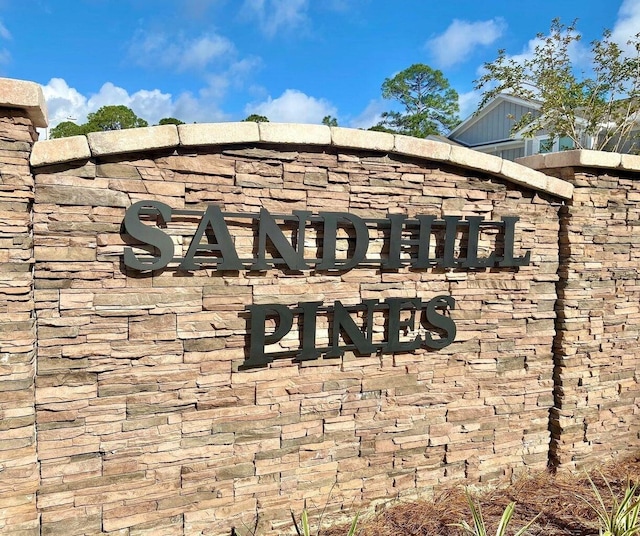 view of community / neighborhood sign