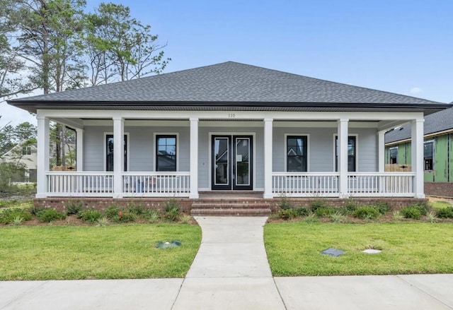 view of front of property featuring a front yard