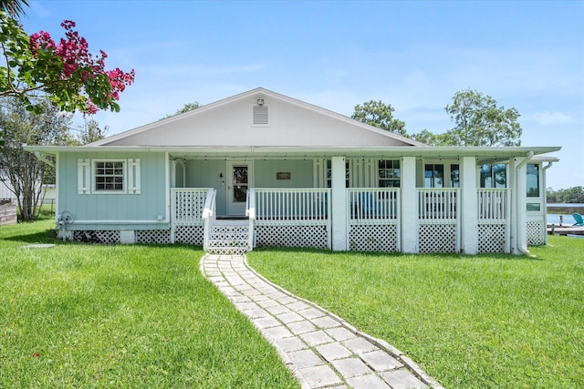 view of front facade with covered porch and a front lawn