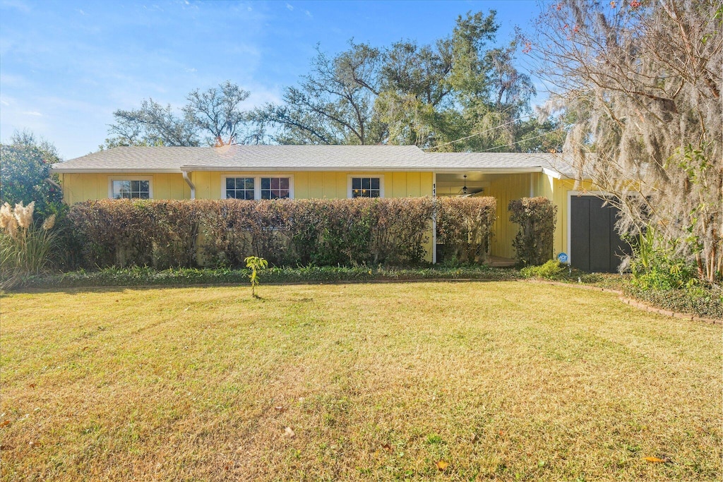 view of front of house with a front yard