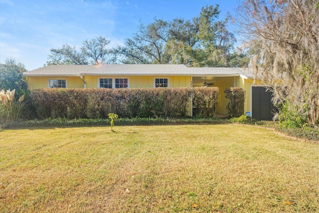 view of front of house with a front yard