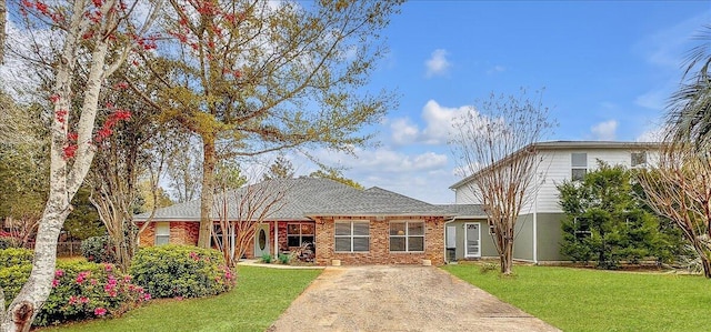 view of front facade with a front lawn