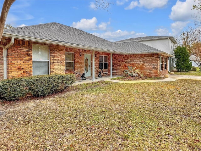 view of front of home with a front yard