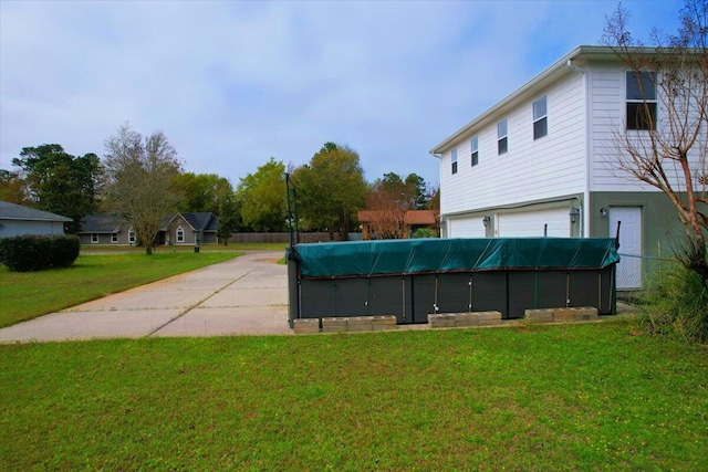 view of pool featuring a yard