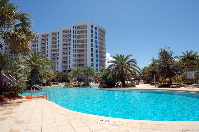 view of swimming pool