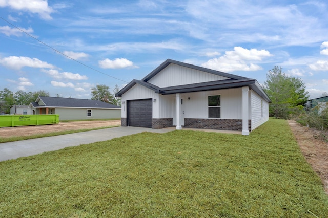 view of front facade featuring a front yard and a garage