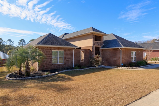 view of front of house featuring a front lawn