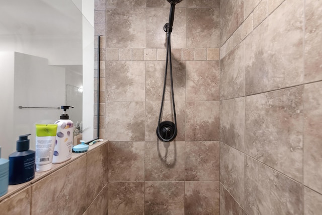 details featuring tiled shower and ornamental molding