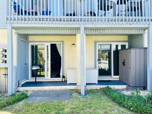 entrance to property with a balcony