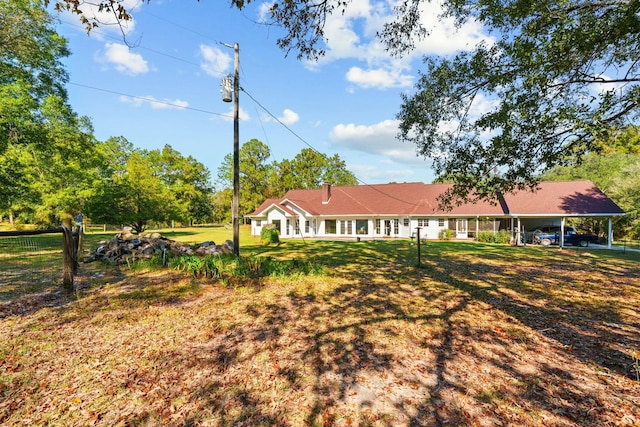 view of front facade featuring a front lawn