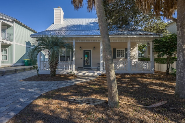 view of front of property featuring covered porch