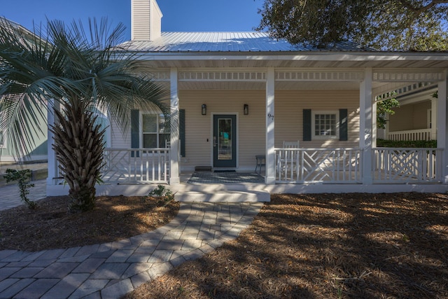 view of front of property featuring a porch