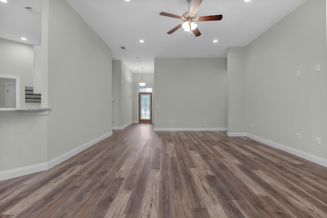 empty room featuring ceiling fan, recessed lighting, dark wood-style flooring, visible vents, and baseboards