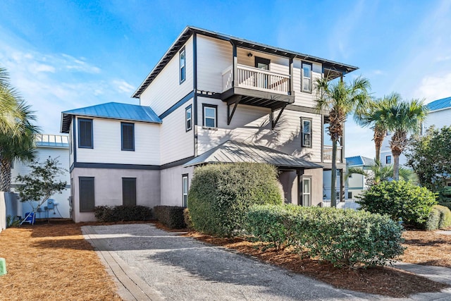 view of front of house with a balcony