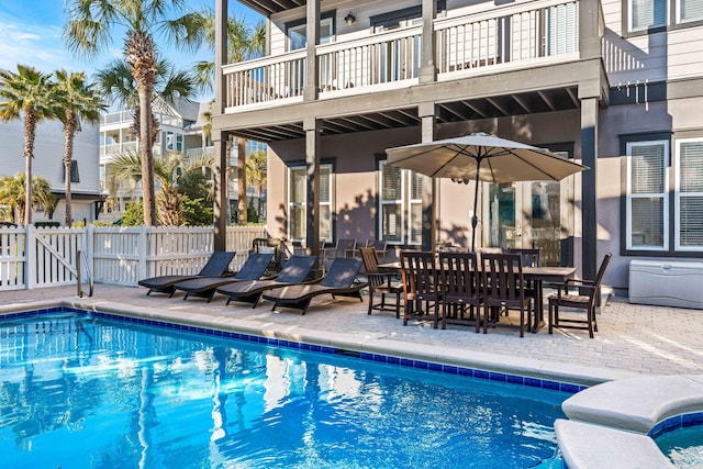 view of swimming pool featuring a patio