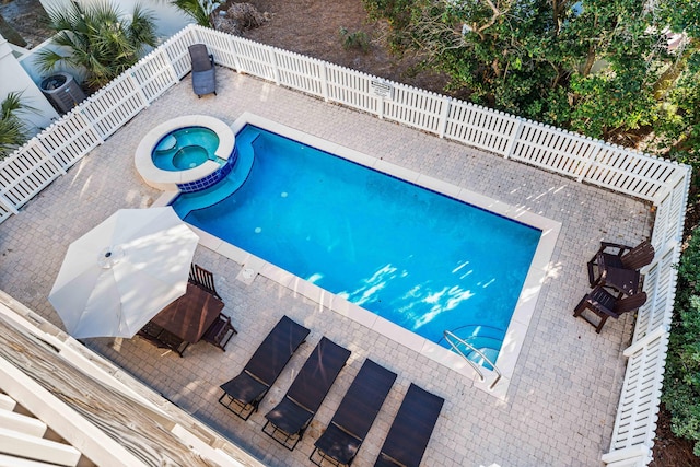 view of pool featuring an in ground hot tub