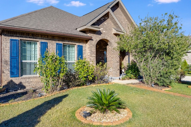 view of front of home with a front yard