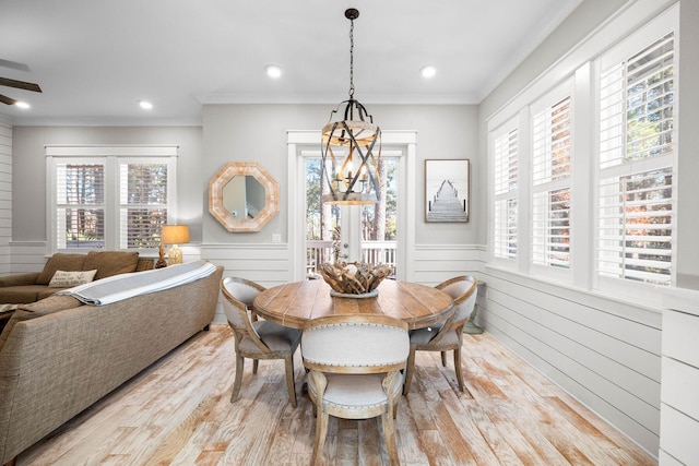 dining area featuring light hardwood / wood-style floors and crown molding