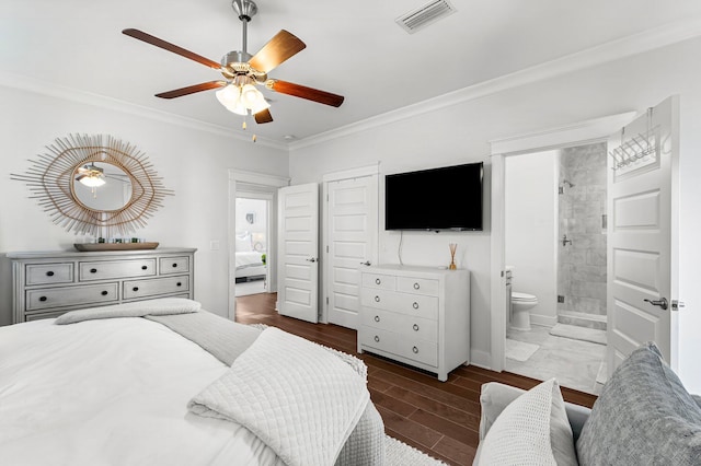 bedroom featuring ceiling fan, crown molding, and connected bathroom