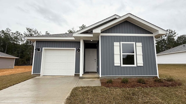 view of front of house featuring a garage and a front lawn