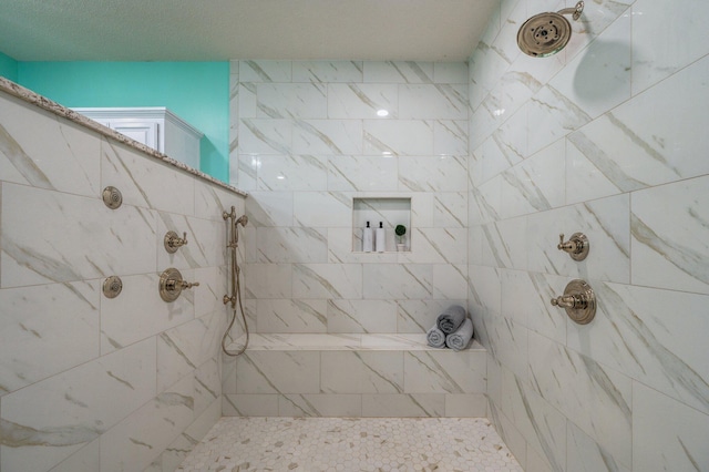 bathroom featuring a tile shower