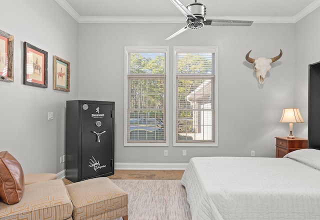 bedroom featuring crown molding and ceiling fan