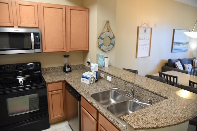 kitchen with stainless steel appliances, sink, and kitchen peninsula