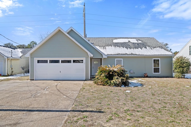 view of front facade featuring a garage and a front yard