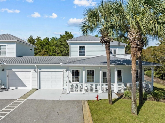 view of front of home featuring a front lawn, a garage, and a porch