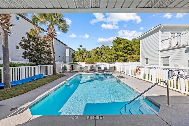 view of swimming pool