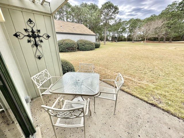 view of yard with a patio