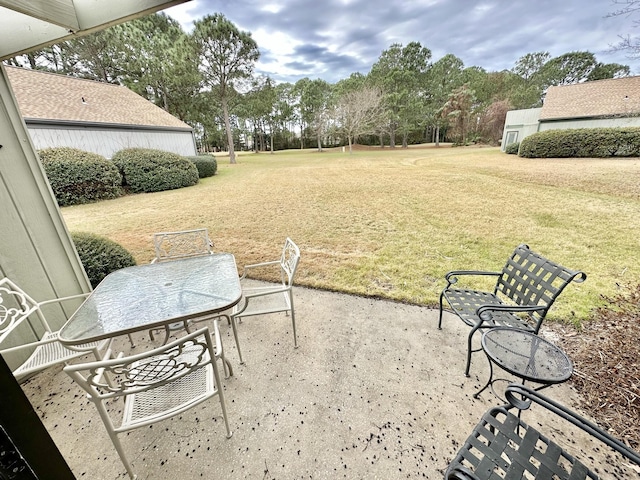 view of yard with a patio area