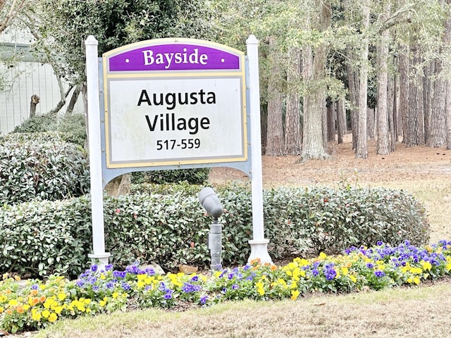 view of community / neighborhood sign