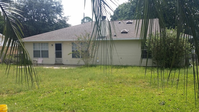 back of house featuring a yard