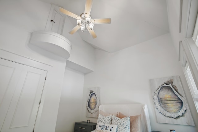 room details featuring ceiling fan