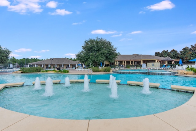 view of swimming pool