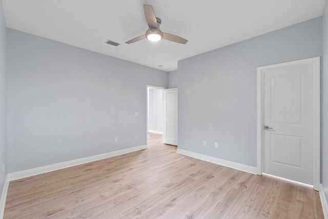 empty room featuring light wood-type flooring and ceiling fan