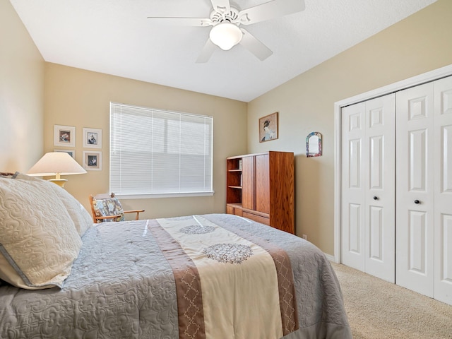 bedroom with ceiling fan, carpet floors, and a closet