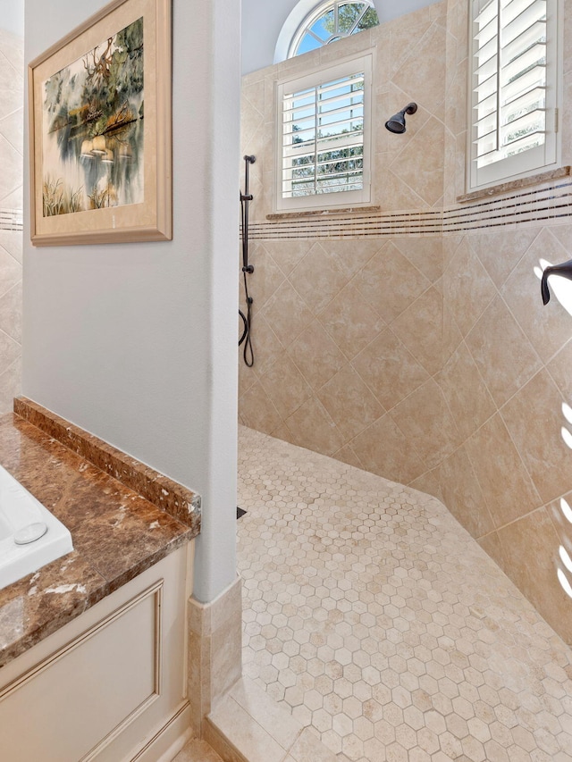 bathroom featuring tiled shower