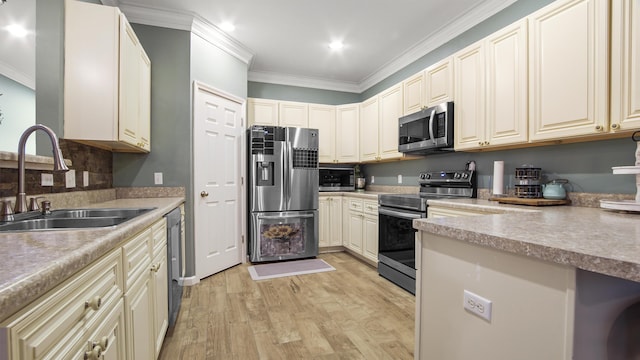 kitchen with sink, stainless steel appliances, crown molding, light wood-type flooring, and cream cabinetry