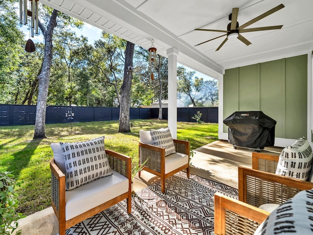 sunroom featuring ceiling fan