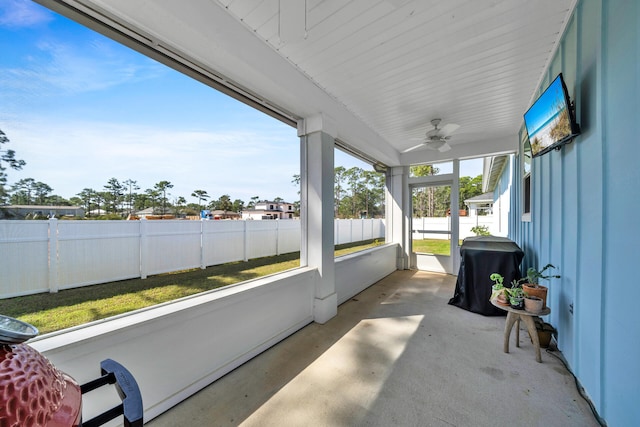 sunroom / solarium with ceiling fan