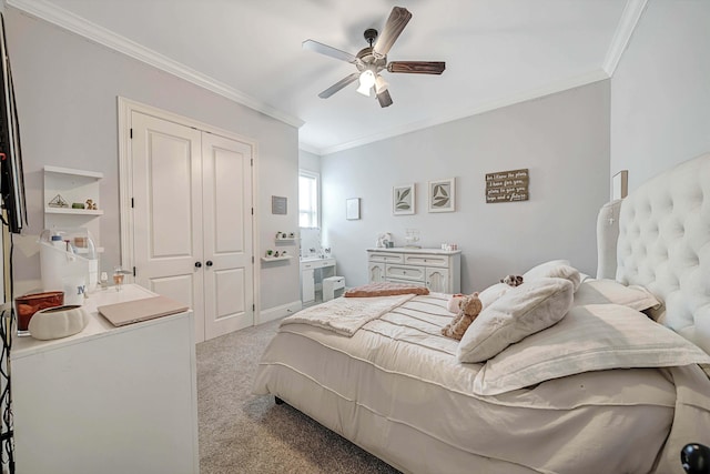 bedroom with ceiling fan, a closet, light carpet, and ornamental molding