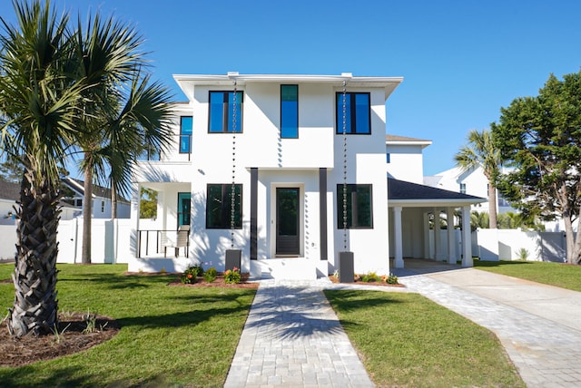 view of front of home with a front lawn and a carport