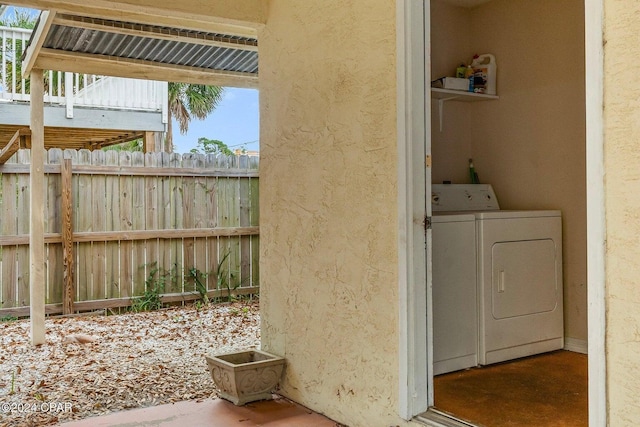 5620 Pinetree Ave, Panama City Beach, FL 32408 - laundry area featuring independent washer and dryer