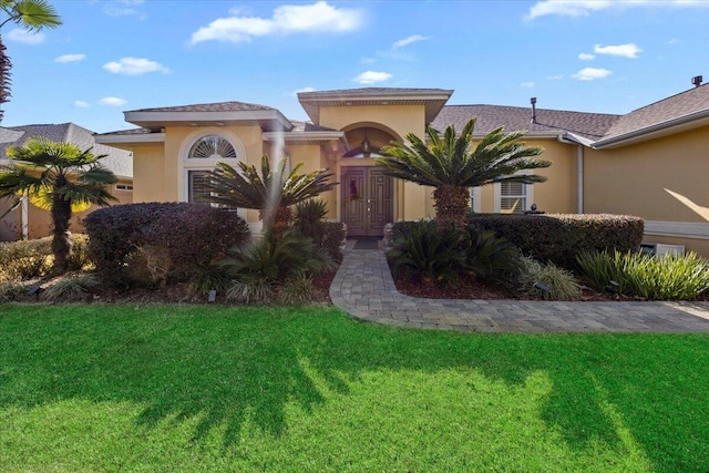 view of front facade with a front lawn