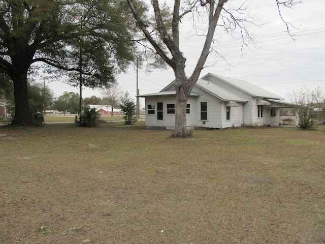 exterior space featuring a yard