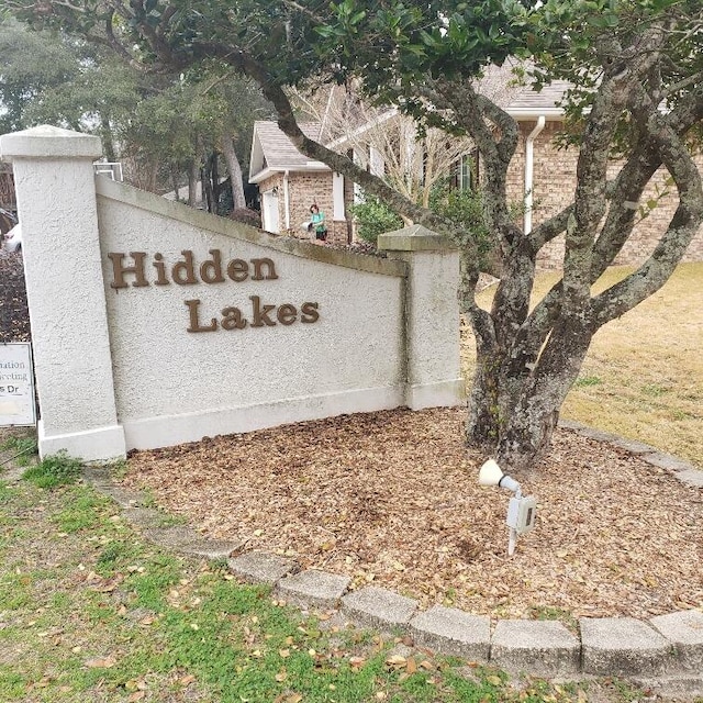 view of community / neighborhood sign