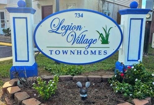 view of community / neighborhood sign